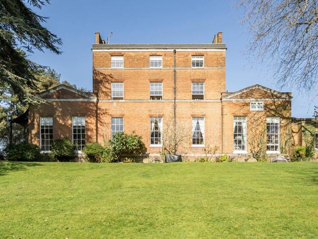 Flat for sale in Little Stanmore, Greater London