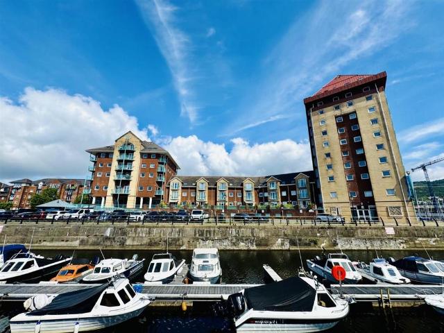 Flat for sale in SA1 Swansea Waterfront, Nangreaves