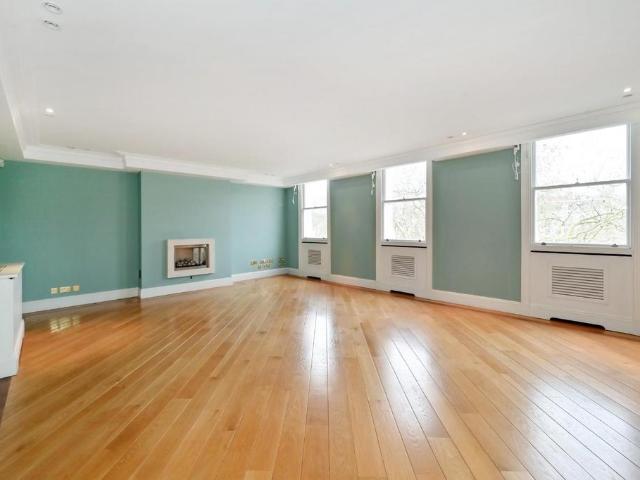 Flat for sale in Belgravia, Greater London