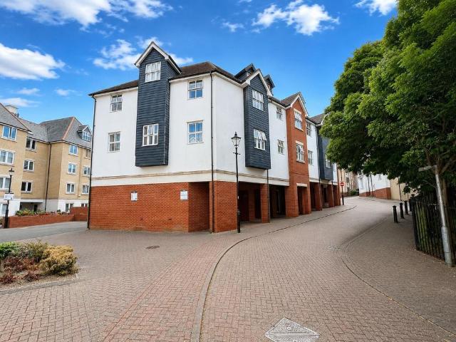 Flat for sale in Fordham Heath, Essex