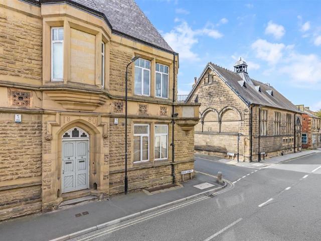 Flat for sale in Otley, West Yorkshire