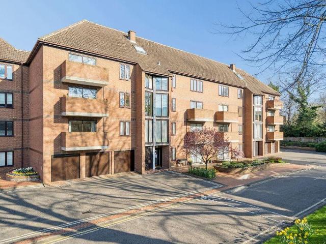 Flat for sale in Eastcote, Greater London