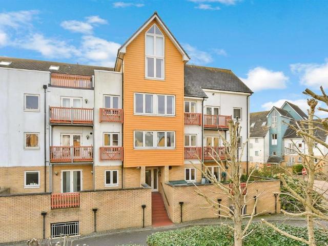 Flat for sale in St. Marys Island, Gillingham