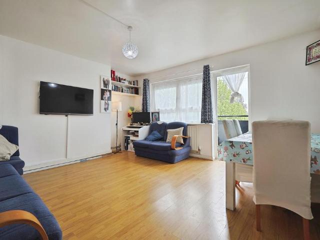 Flat for sale in West Kensington, Greater London