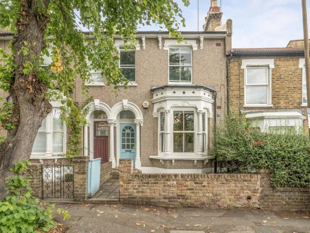Flat for sale in Royal Borough of Greenwich, Greater London