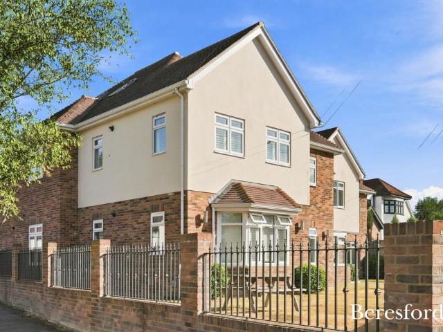 Flat for sale in Shenfield, Brentwood