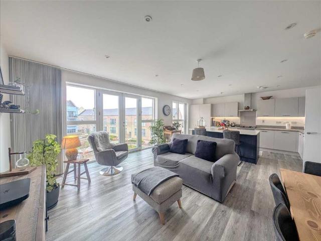 Flat for sale in Brightlingsea, Dale Hill