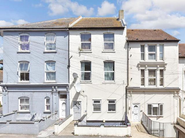 Flat for sale in Folkestone