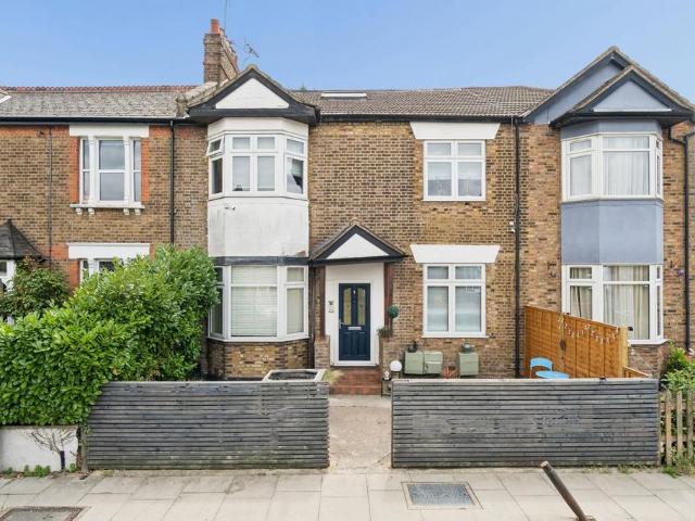 Flat for sale in High Barnet, Greater London