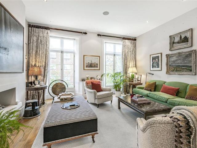 Flat for sale in Brompton, Greater London