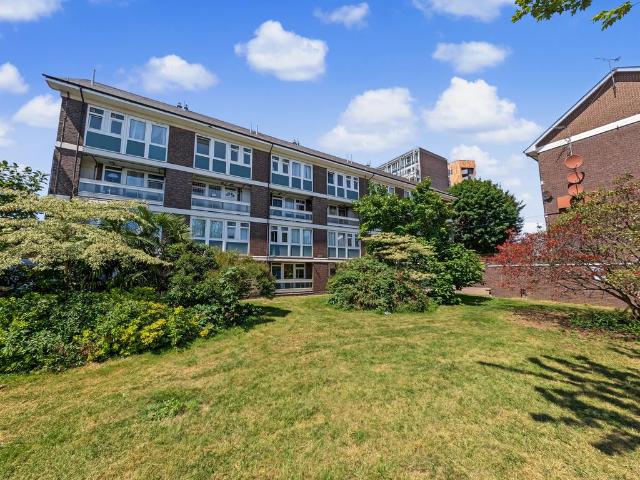 Flat for sale in Homerton, Greater London