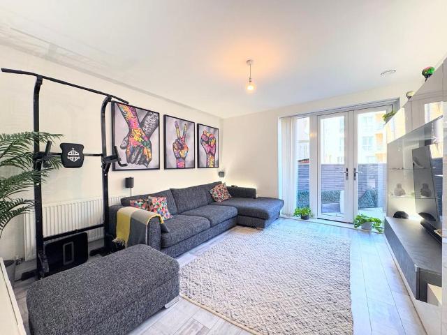 Flat for sale in Colindale, Greater London