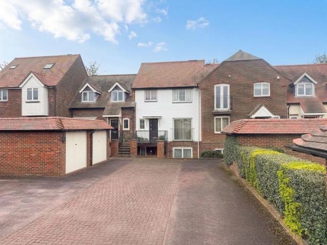 Flat for sale in Caldecott, Dromore
