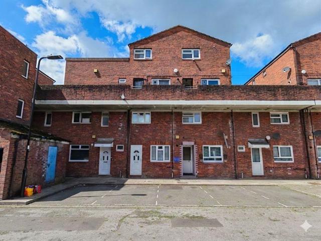 Flat for sale in London Borough of Ealing, Greater London