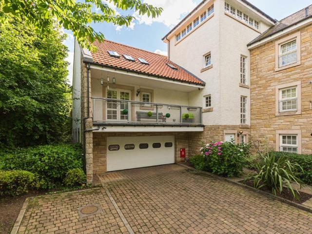 Flat for sale in Colinton, Scotland