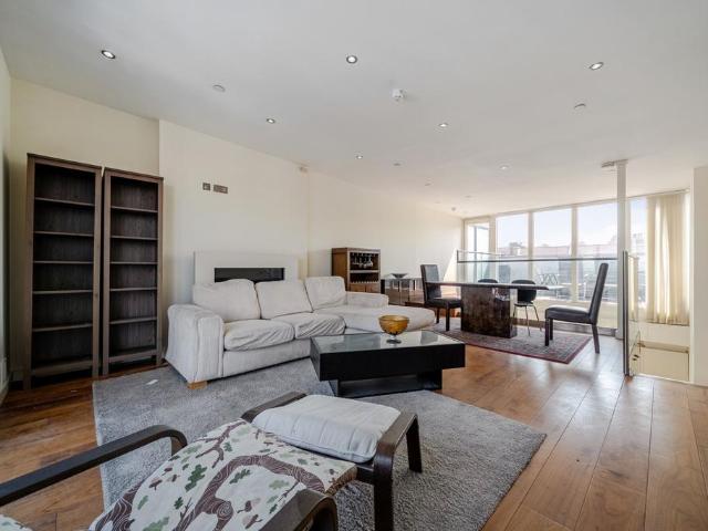Flat for sale in Royal Borough of Greenwich, Greater London