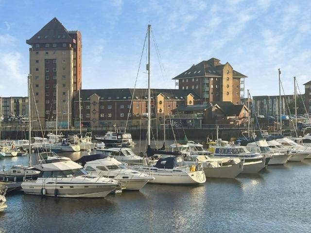 Flat for sale in SA1 Swansea Waterfront, Nangreaves