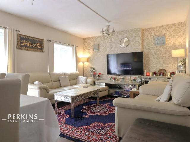 Flat for sale in London Borough of Ealing, Greenford