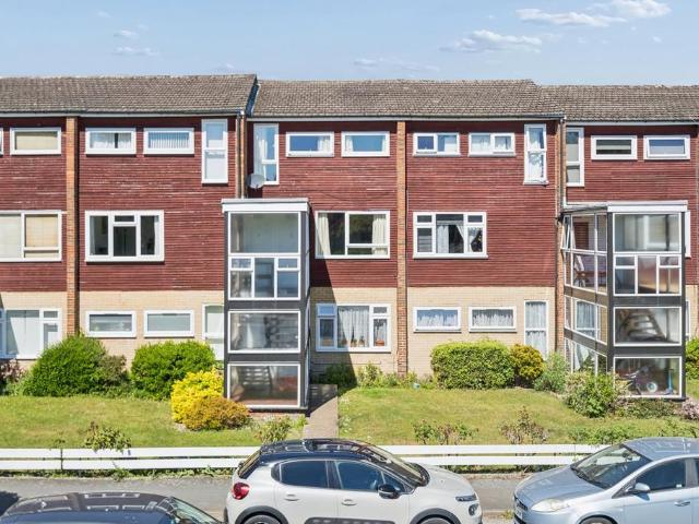 Flat for sale in Iver, Iver Heath