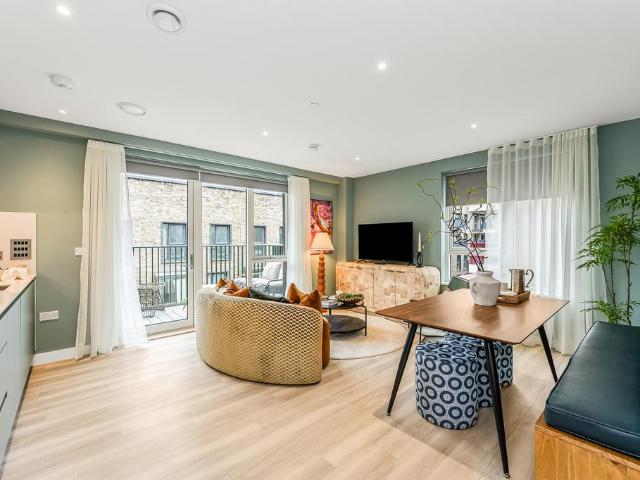 Flat for sale in Walworth, Greater London