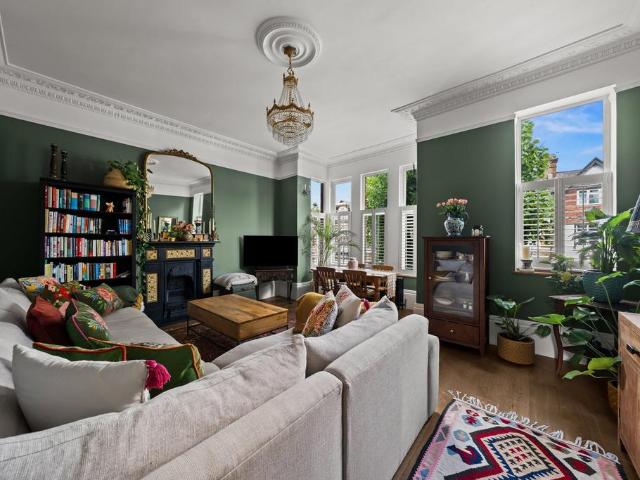 Flat for sale in Mapesbury, Greater London