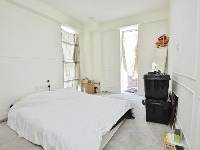 Flat for sale in Upton Park, Greater London