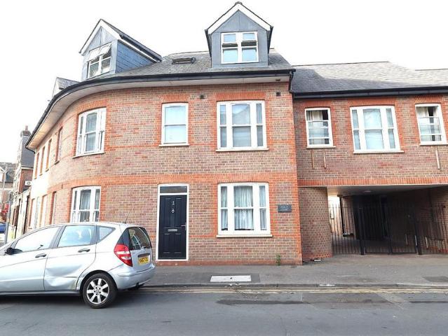 Flat for sale in North Watford, Hertfordshire