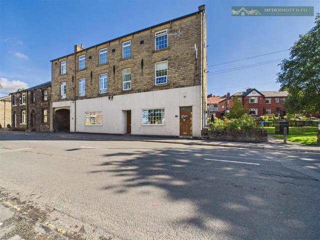 Flat for sale in Saddleworth, Pendock