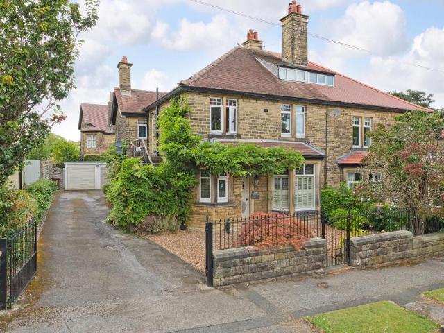 Flat for sale in Ben Rhydding, Ilkley