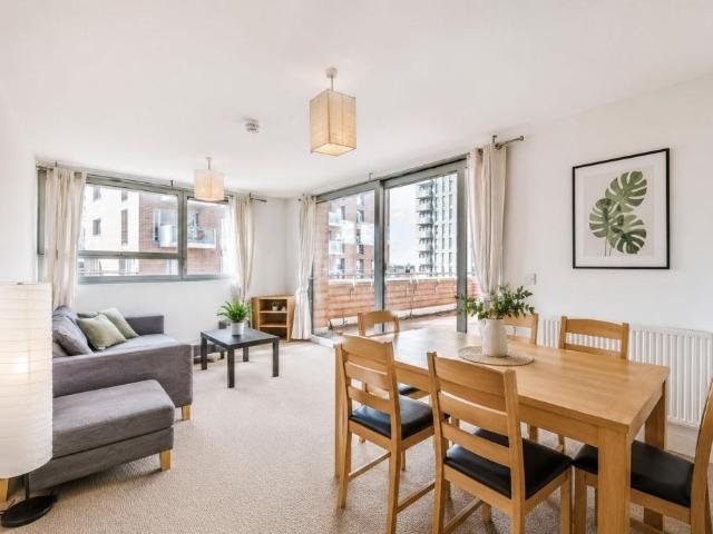 Flat for sale in Bromley-by-Bow, Poplar Grove