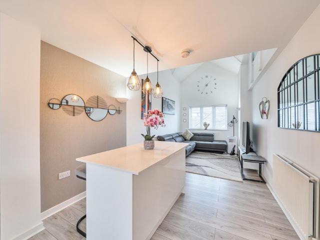 Flat for sale in North Watford, Hertfordshire