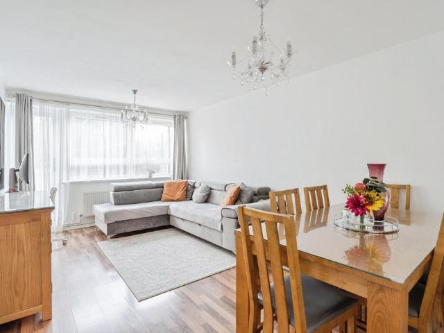 Flat for sale in Barnsbury, Greater London