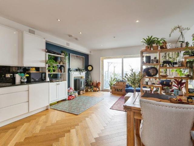 Flat for sale in Gospel Oak, Greater London