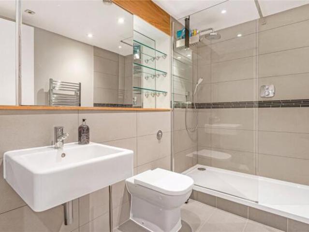 Apartment for sale in Cat Hill, England