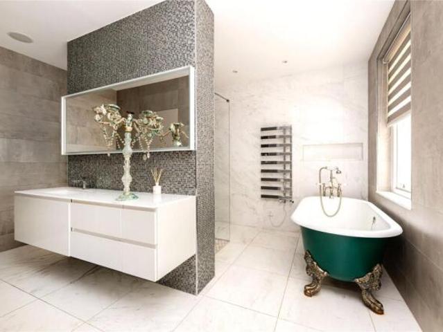Apartment for sale in Notting Hill, Greater London