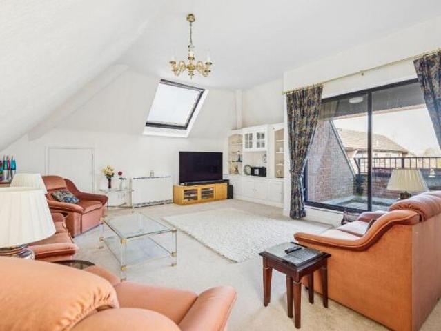 Apartment for sale in Eastcote, Greater London