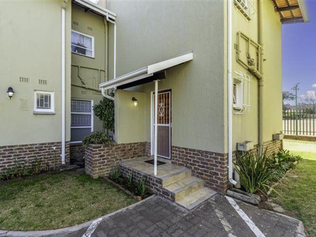 Apartment for rent in Farrarmere, Ekurhuleni