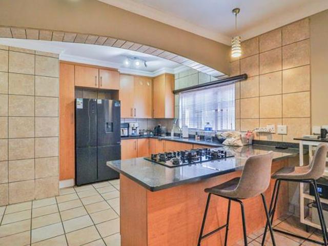 House for rent in Waterkloof, Gauteng
