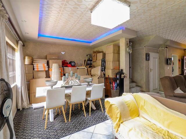 House for sale in Johannesburg, East