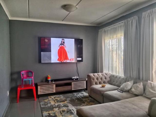 House for rent in Waterkloof, Gauteng