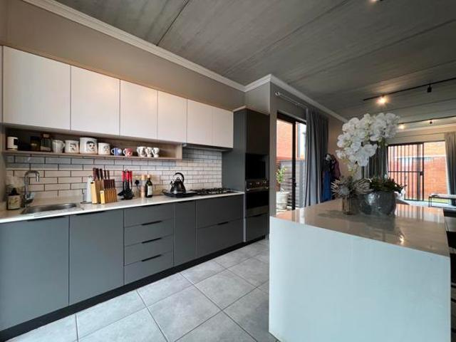 House for rent in Waterkloof, Gauteng