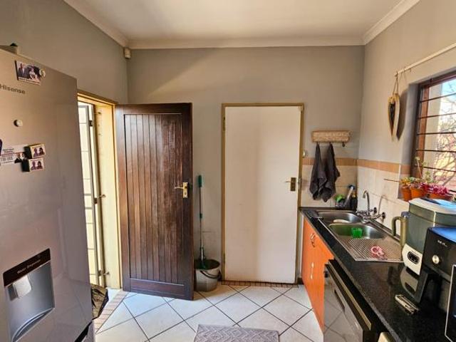House for rent in Waterkloof, Gauteng