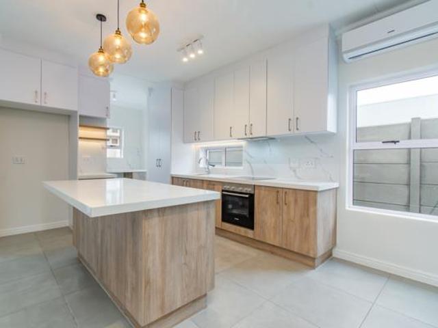 Townhouse for rent in Cape Town, Western Cape
