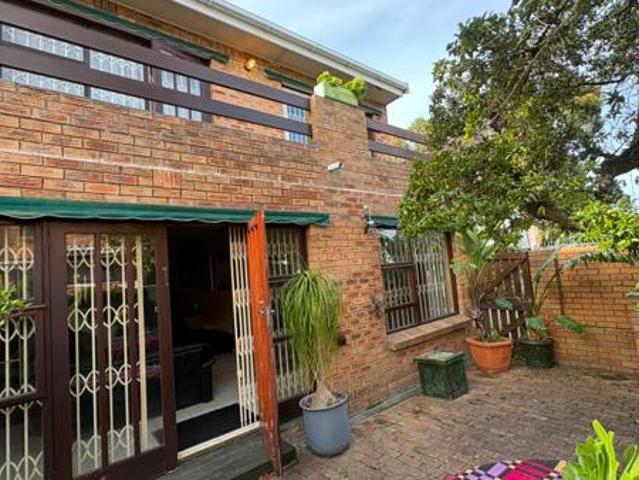 Townhouse for rent in Cape Town, Western Cape