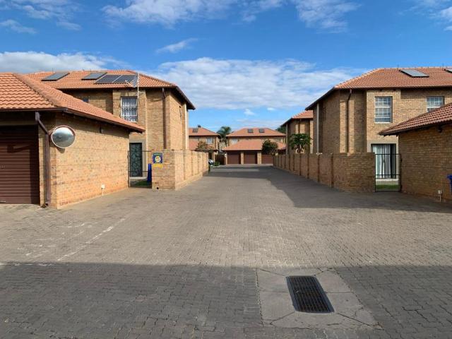 House for rent in Waterkloof, Gauteng