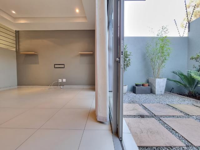 Apartment for rent in Oaklands, Johannesburg