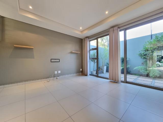 Apartment for rent in Oaklands, Johannesburg