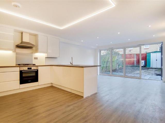 Flat for rent in London Borough of Brent, Greater London