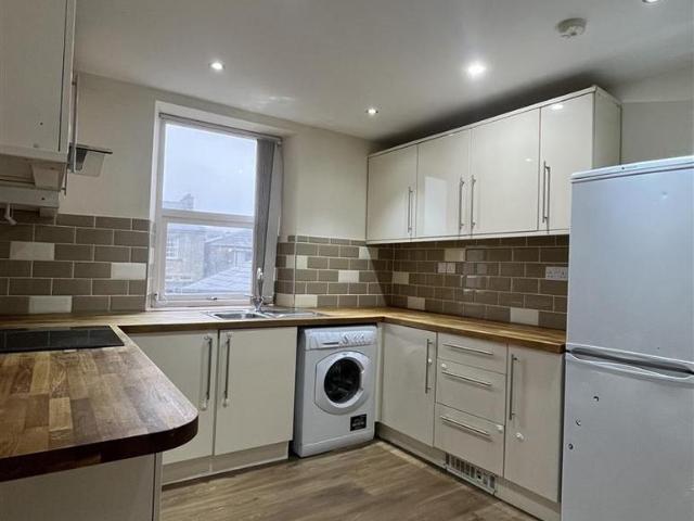 Flat for rent in Woolshops, Calderdale