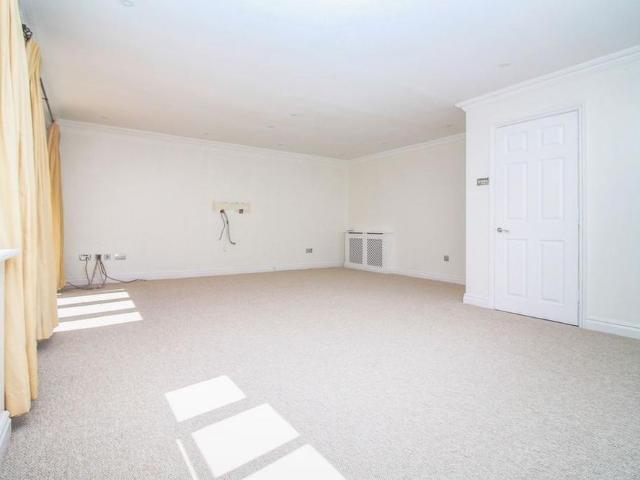 House for rent in Hatching Green, Five Acres